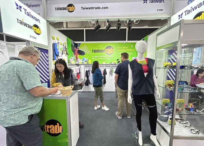  Customized Socks Solutions at Outdoor Retailer Expo 